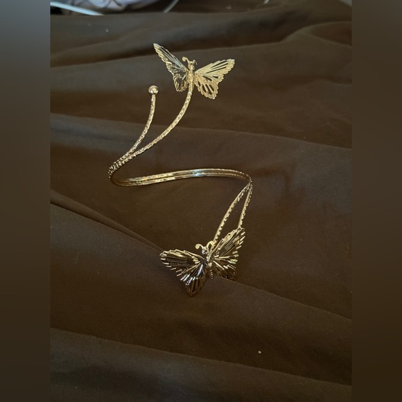 Roman Toga add on bangle in gold tone - Picture 8 of 15